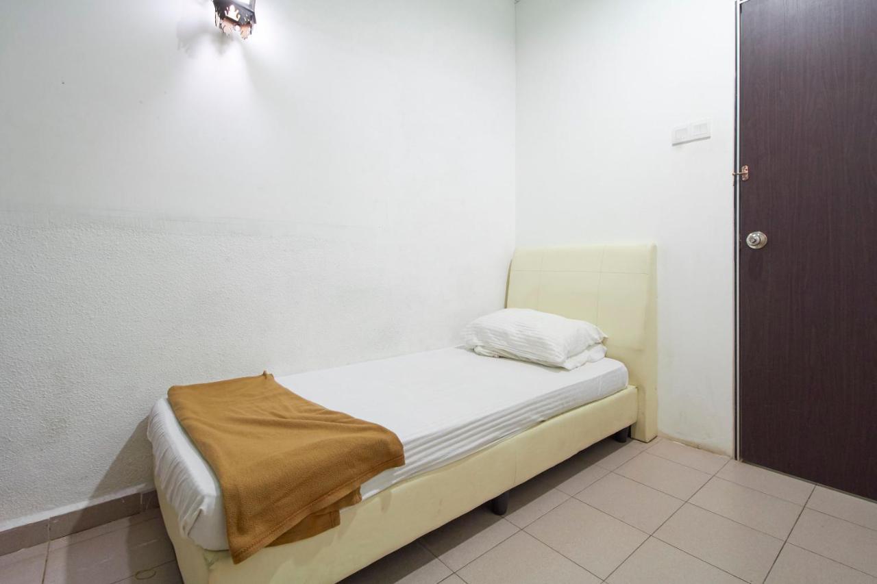 G99 Hotel George Town Bagian luar foto
